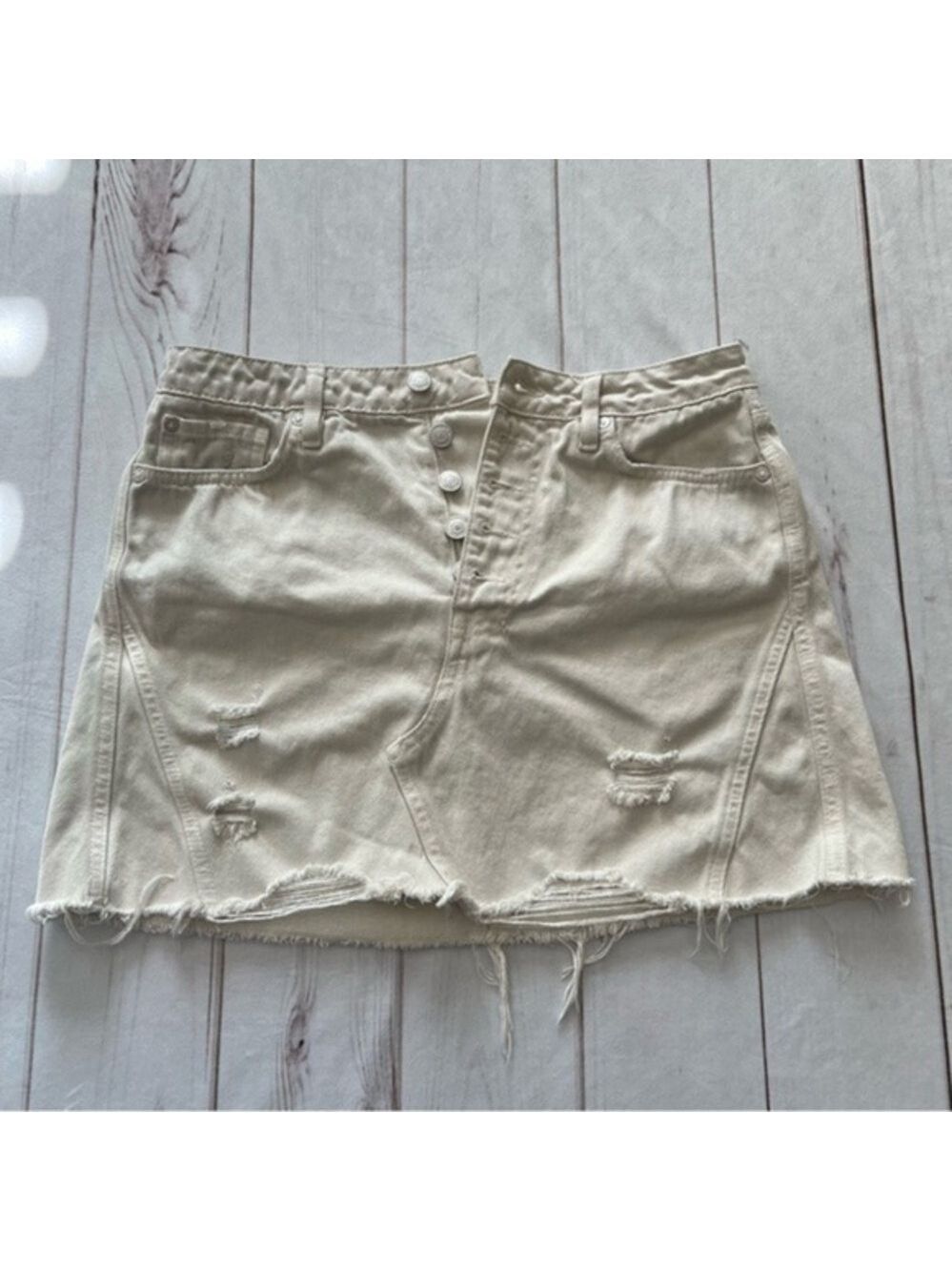 We The Free Women's Khaki Denim Mini Skirt Size 30 Casual Distressed Frayed Hem - Picture 1 of 14